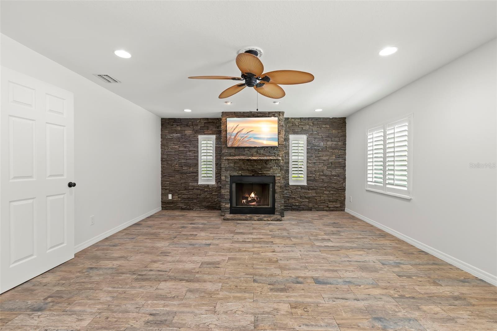 17309 N DALE MABRY HWY, LUTZ, FL, 33548