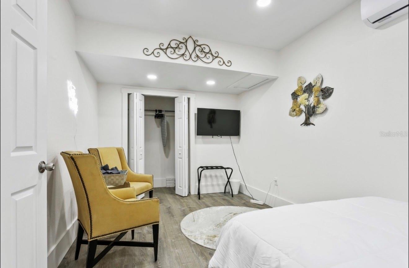 5202 N SEMINOLE AVE, TAMPA, FL, 33603
