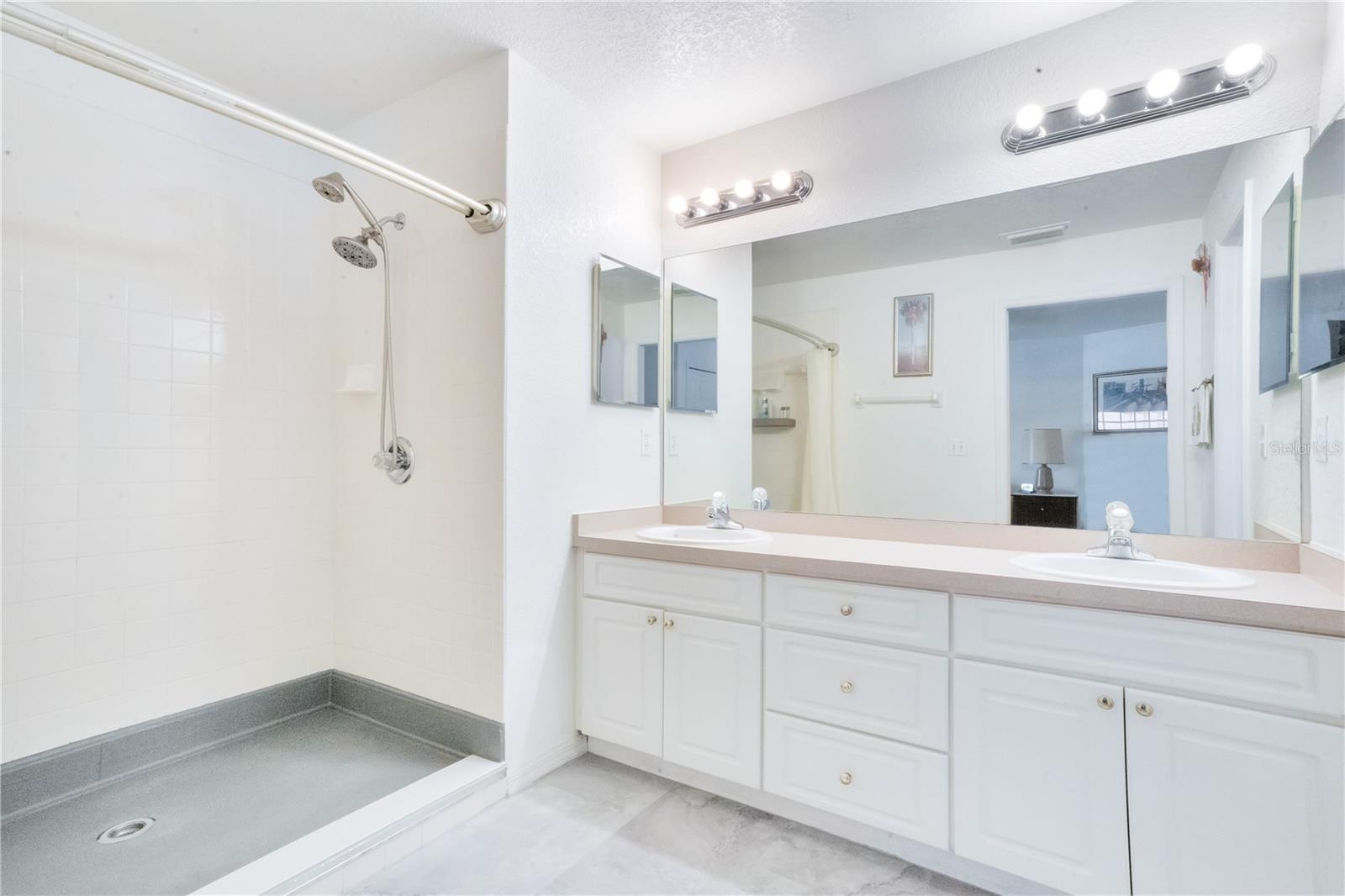 201 GOLF AIRE BLVD, HAINES CITY, FL, 33844