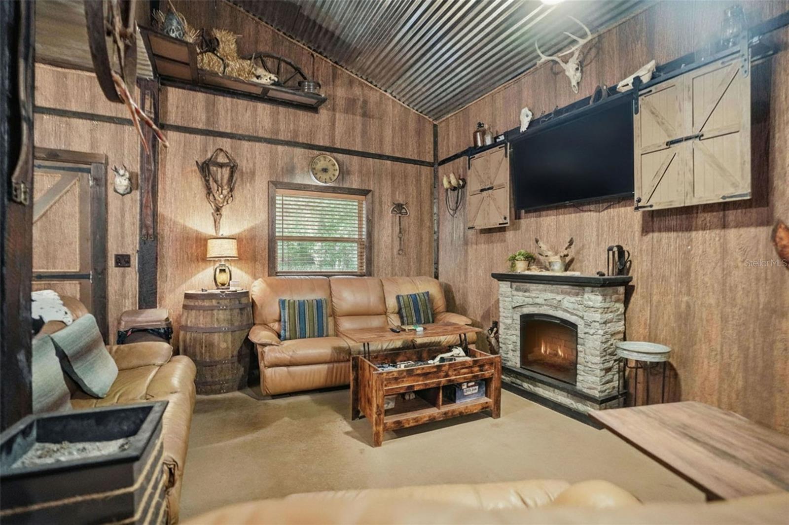 24050 WINDING CREEK DR, BROOKSVILLE, FL, 34601