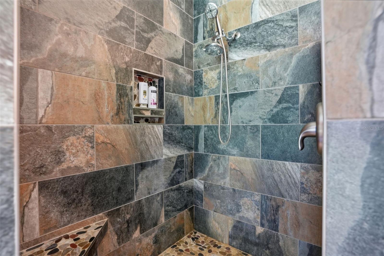 24050 WINDING CREEK DR, BROOKSVILLE, FL, 34601