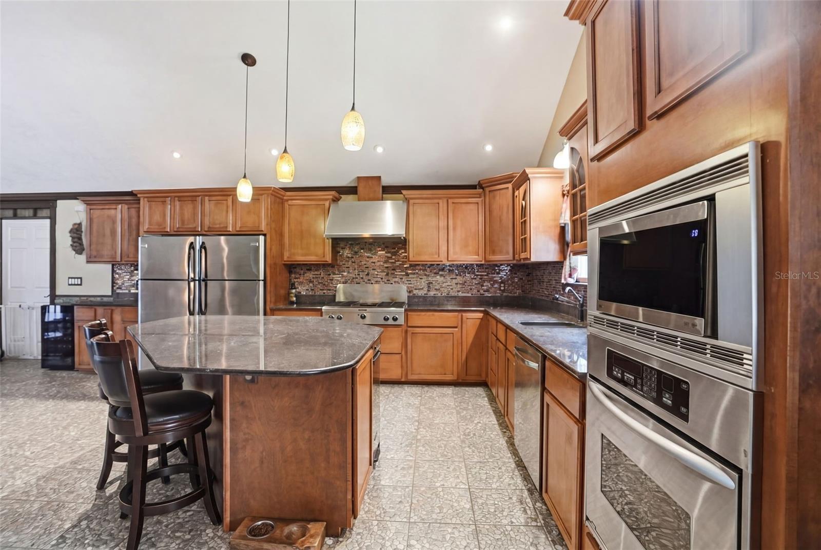 24050 WINDING CREEK DR, BROOKSVILLE, FL, 34601