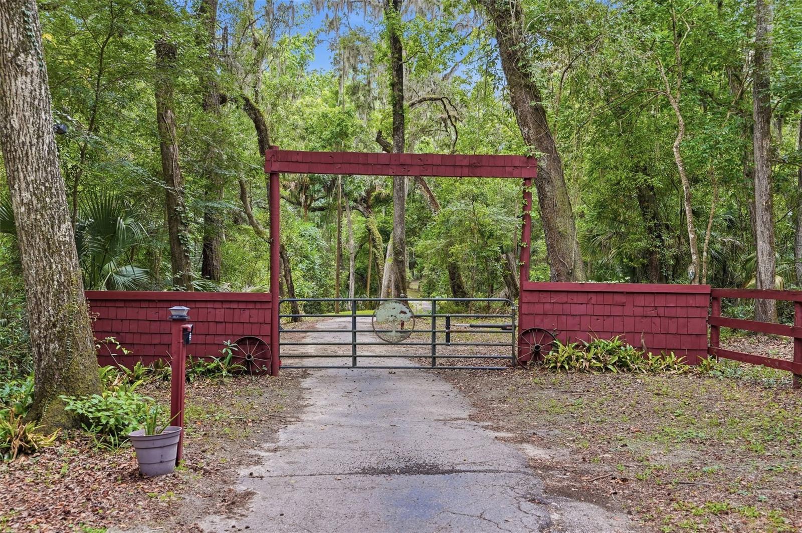 24050 WINDING CREEK DR, BROOKSVILLE, FL, 34601