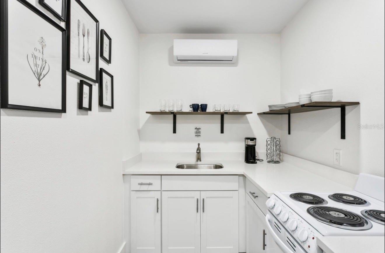 5202 N SEMINOLE AVE, TAMPA, FL, 33603