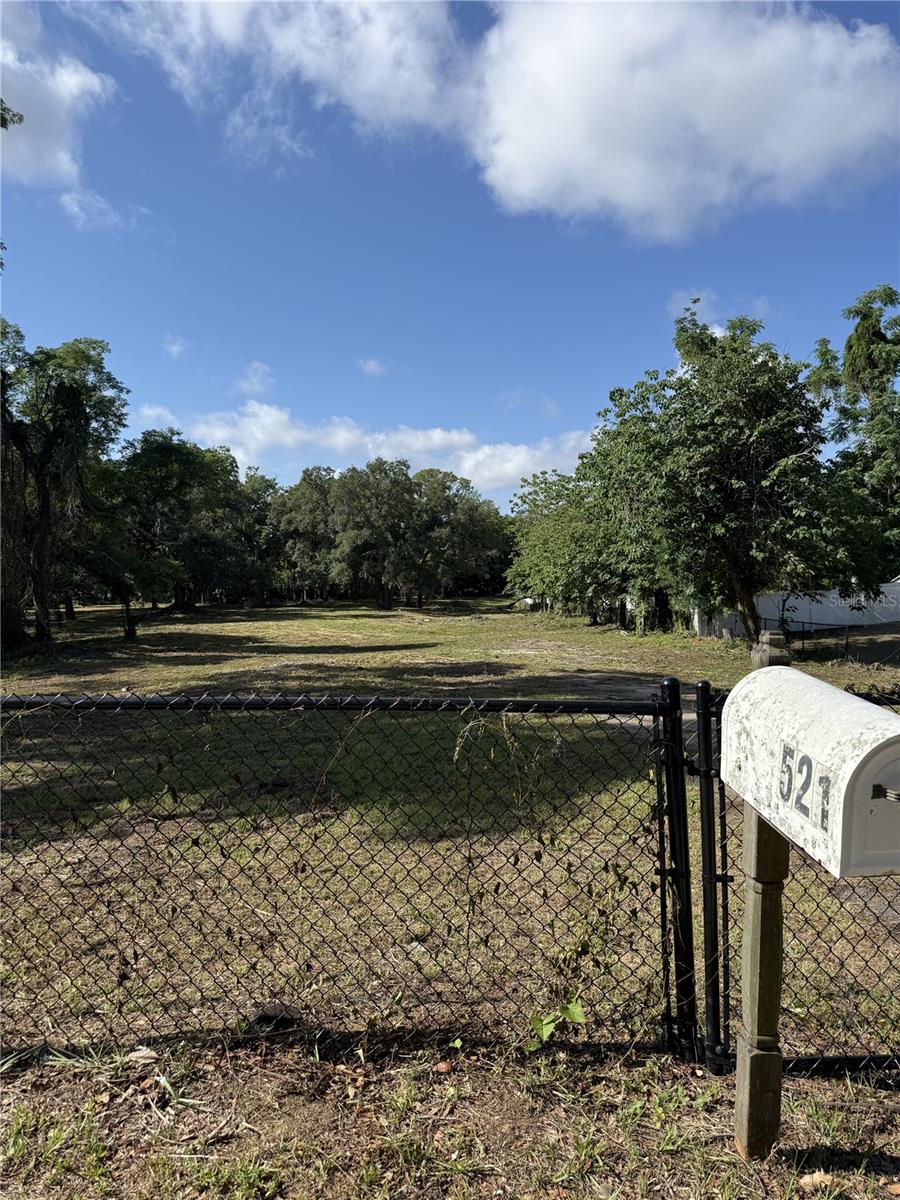 521 E CLAY AVE, BRANDON, FL, 33510