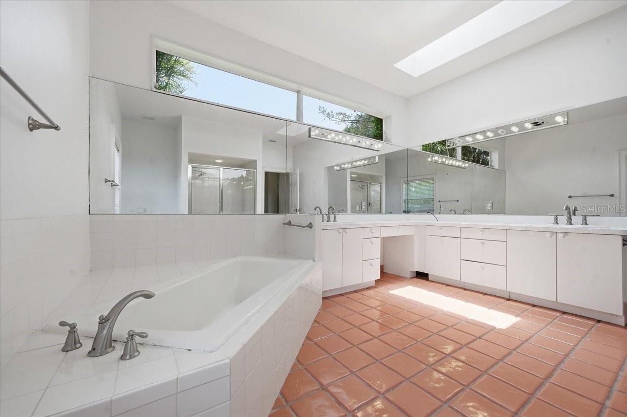 15612 HOWELL PARK LN, TAMPA, FL, 33625