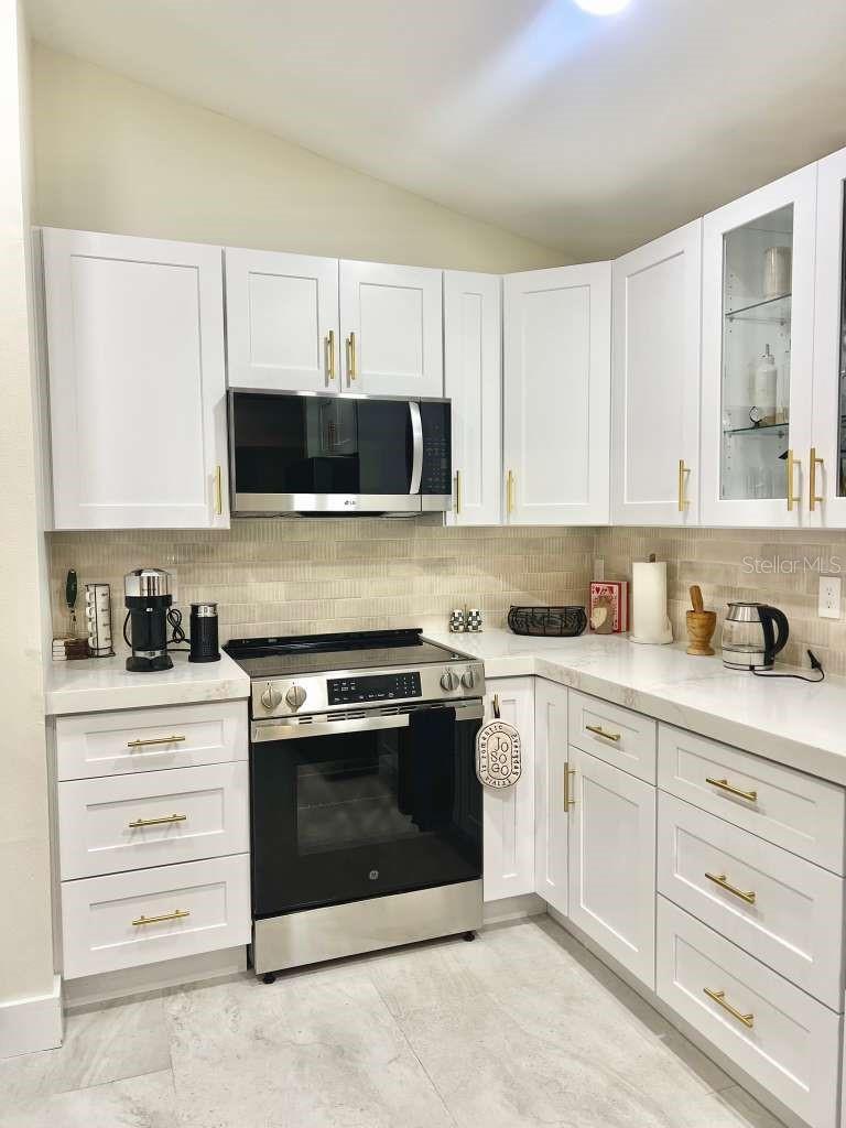 8240 CYPRESS LAKE DR, SARASOTA, FL, 34243