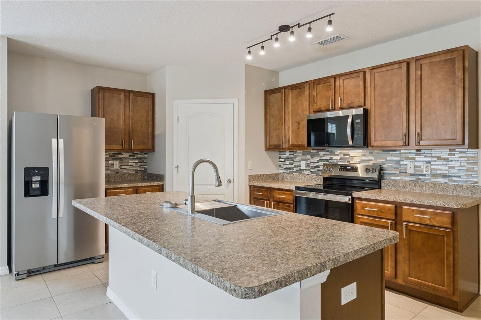 579 LAKE CUMMINGS WAY, LAKE ALFRED, FL, 33850