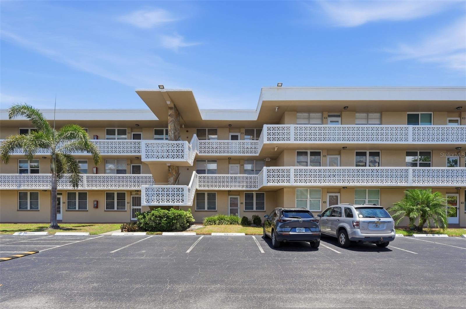 4915 BAY ST NE #323, ST PETERSBURG, FL, 33703