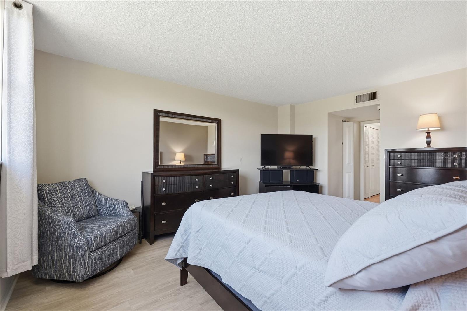 4915 BAY ST NE #323, ST PETERSBURG, FL, 33703
