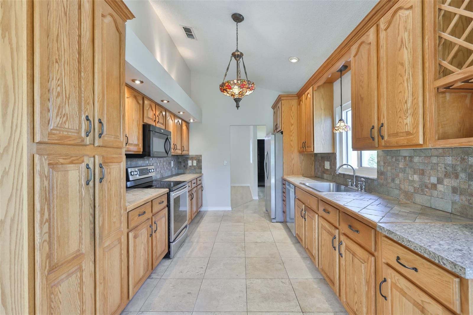 235 LINGER LN, SUN CITY CENTER, FL, 33573