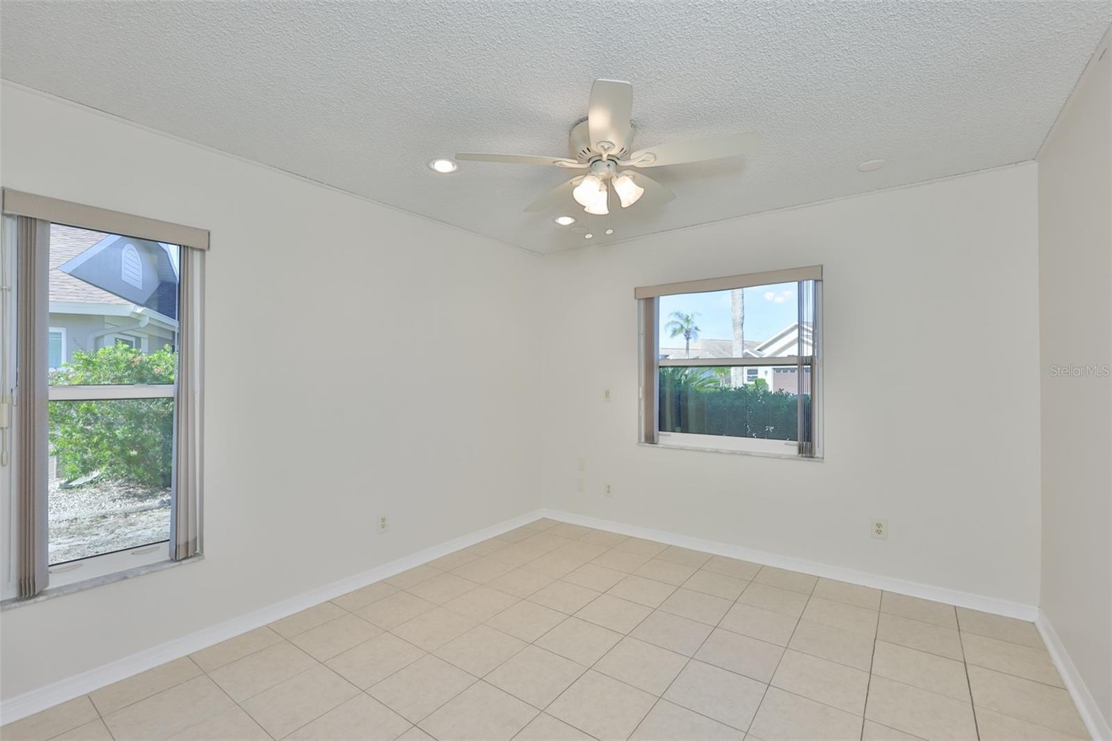 235 LINGER LN, SUN CITY CENTER, FL, 33573