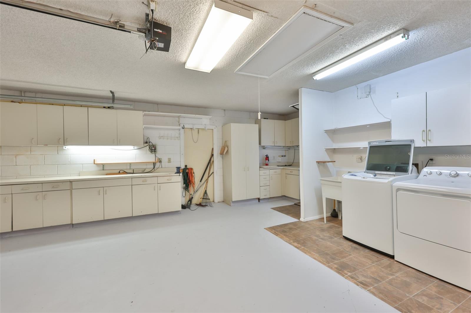 235 LINGER LN, SUN CITY CENTER, FL, 33573