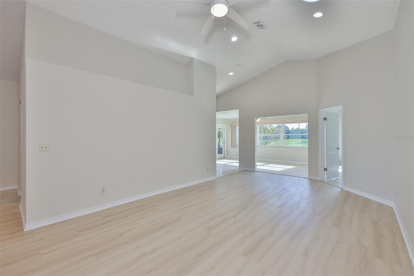 235 LINGER LN, SUN CITY CENTER, FL, 33573