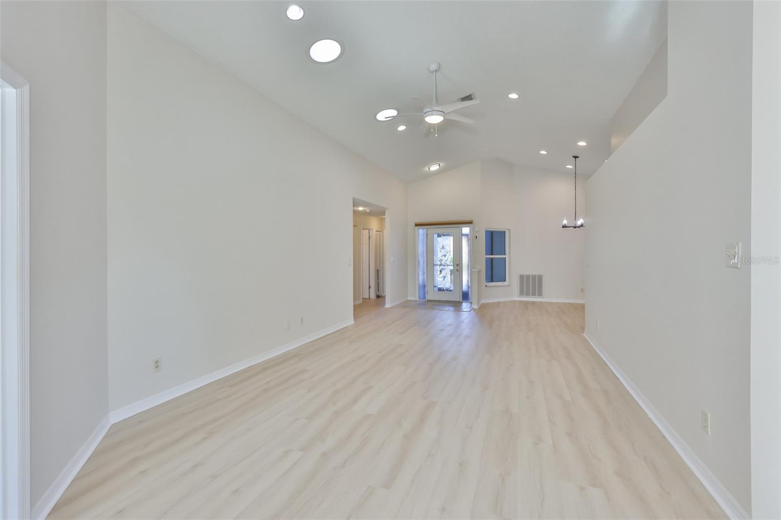 235 LINGER LN, SUN CITY CENTER, FL, 33573