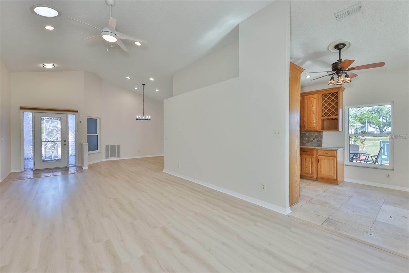 235 LINGER LN, SUN CITY CENTER, FL, 33573