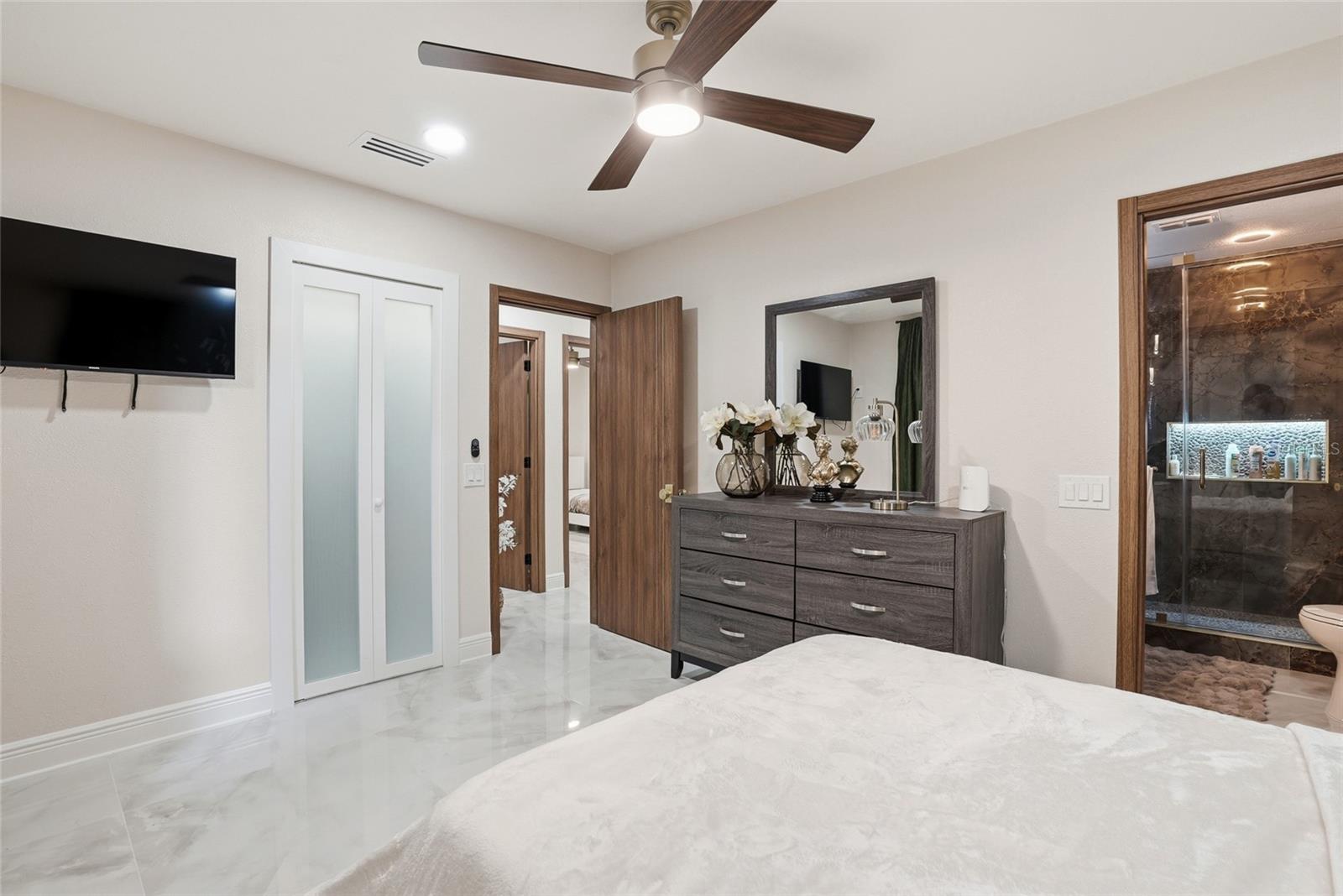 15040 LAKE MAGDALENE BLVD, TAMPA, FL, 33618
