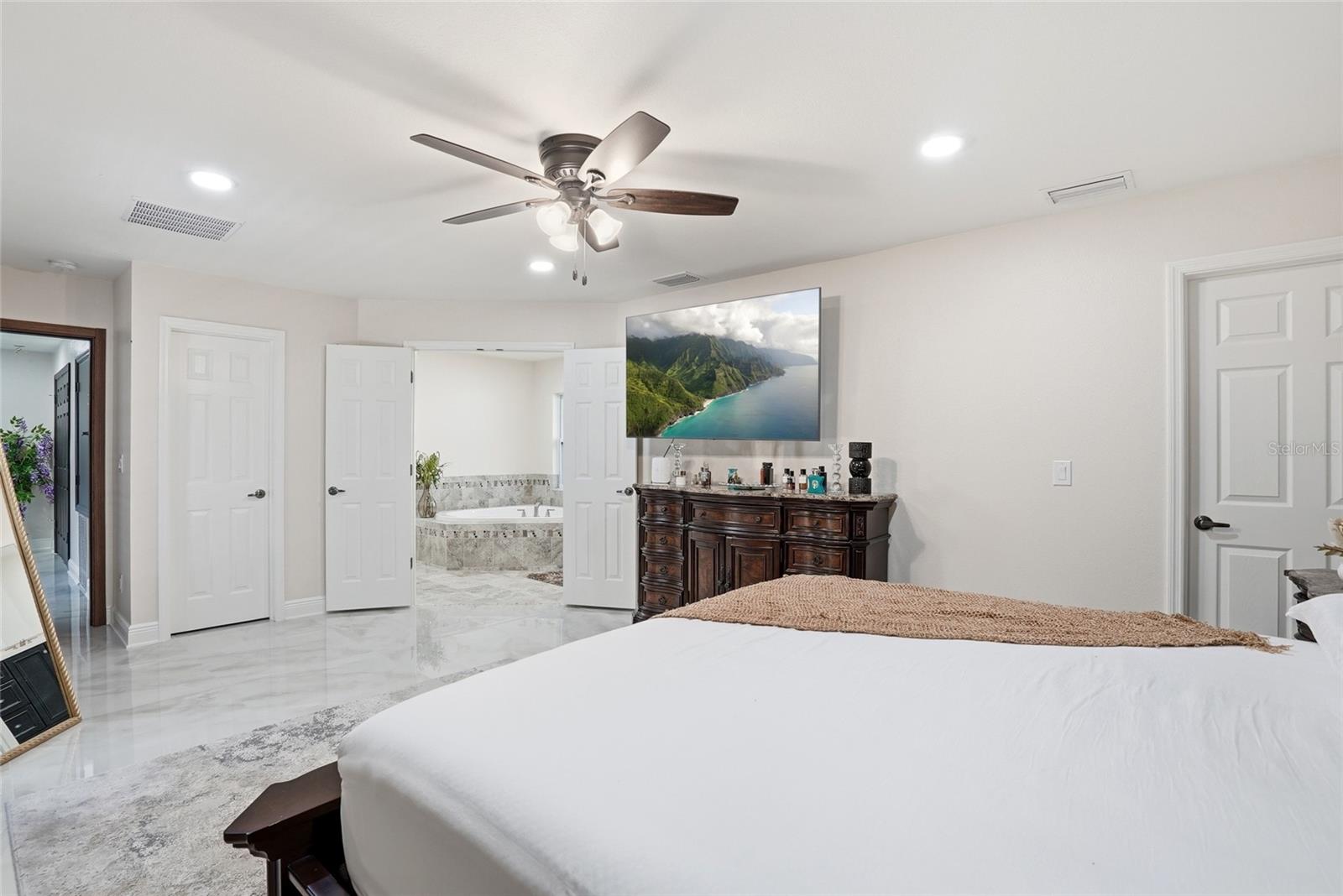 15040 LAKE MAGDALENE BLVD, TAMPA, FL, 33618