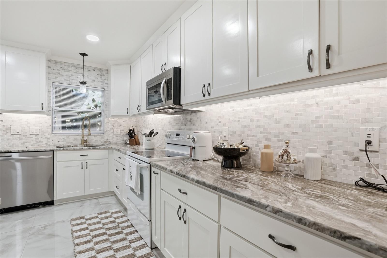 15040 LAKE MAGDALENE BLVD, TAMPA, FL, 33618