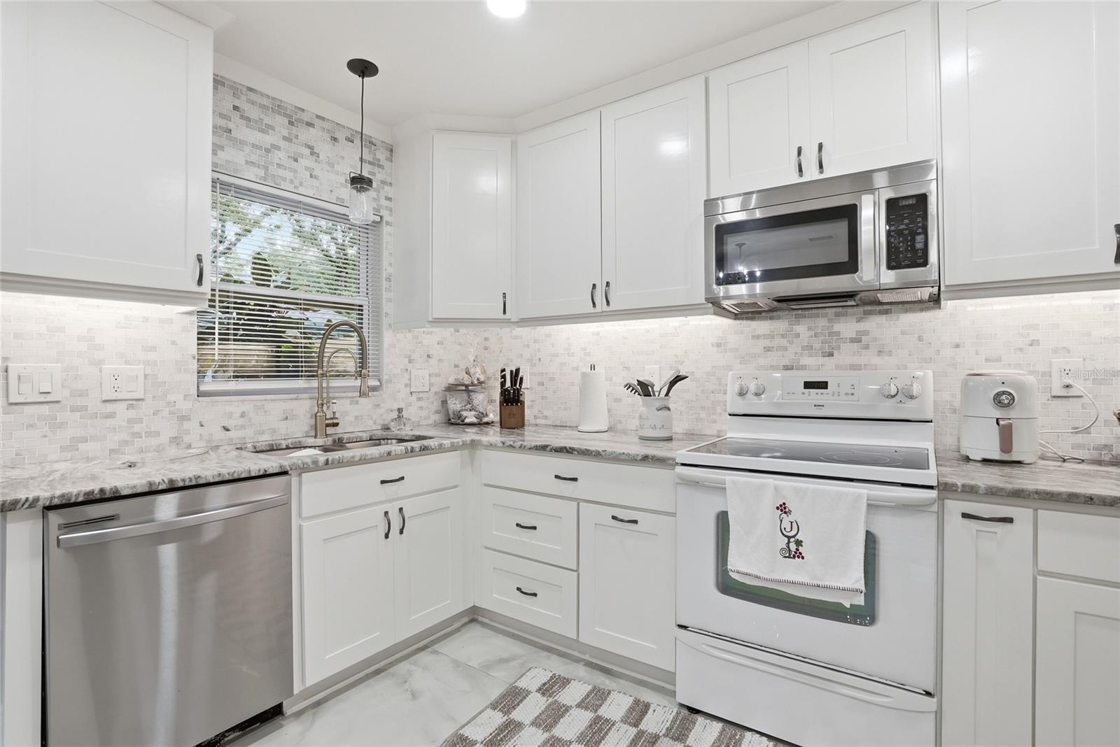 15040 LAKE MAGDALENE BLVD, TAMPA, FL, 33618