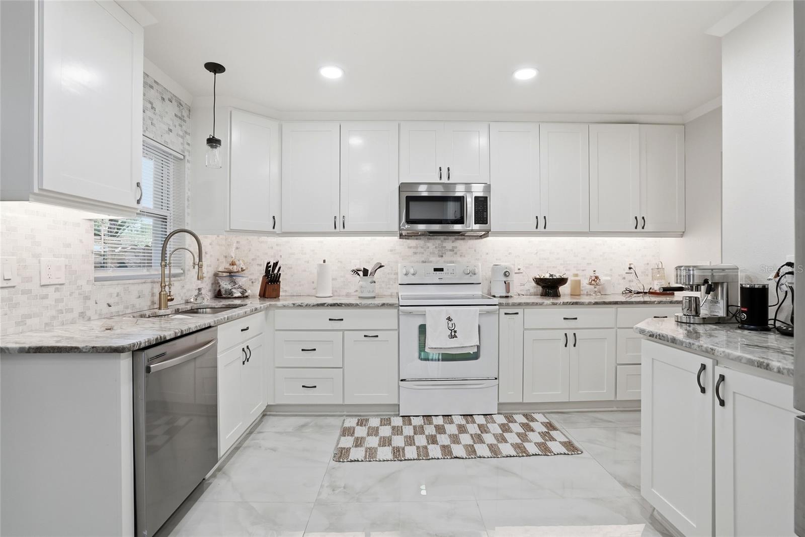 15040 LAKE MAGDALENE BLVD, TAMPA, FL, 33618