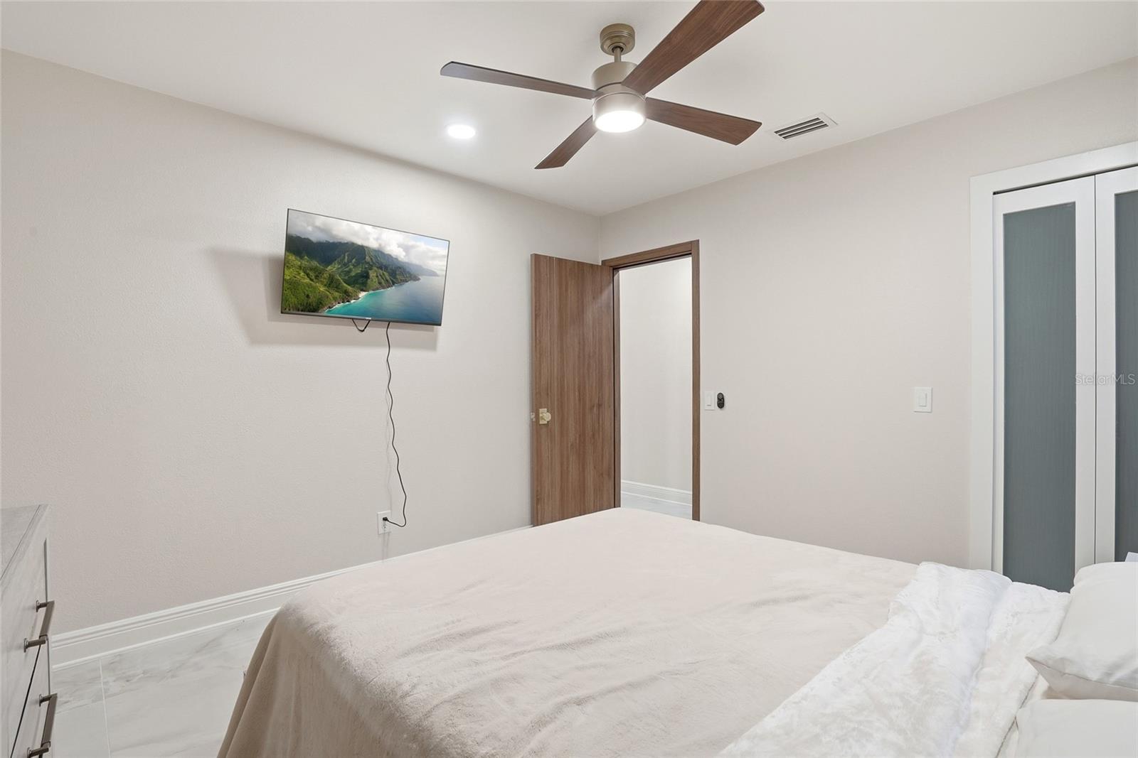 15040 LAKE MAGDALENE BLVD, TAMPA, FL, 33618