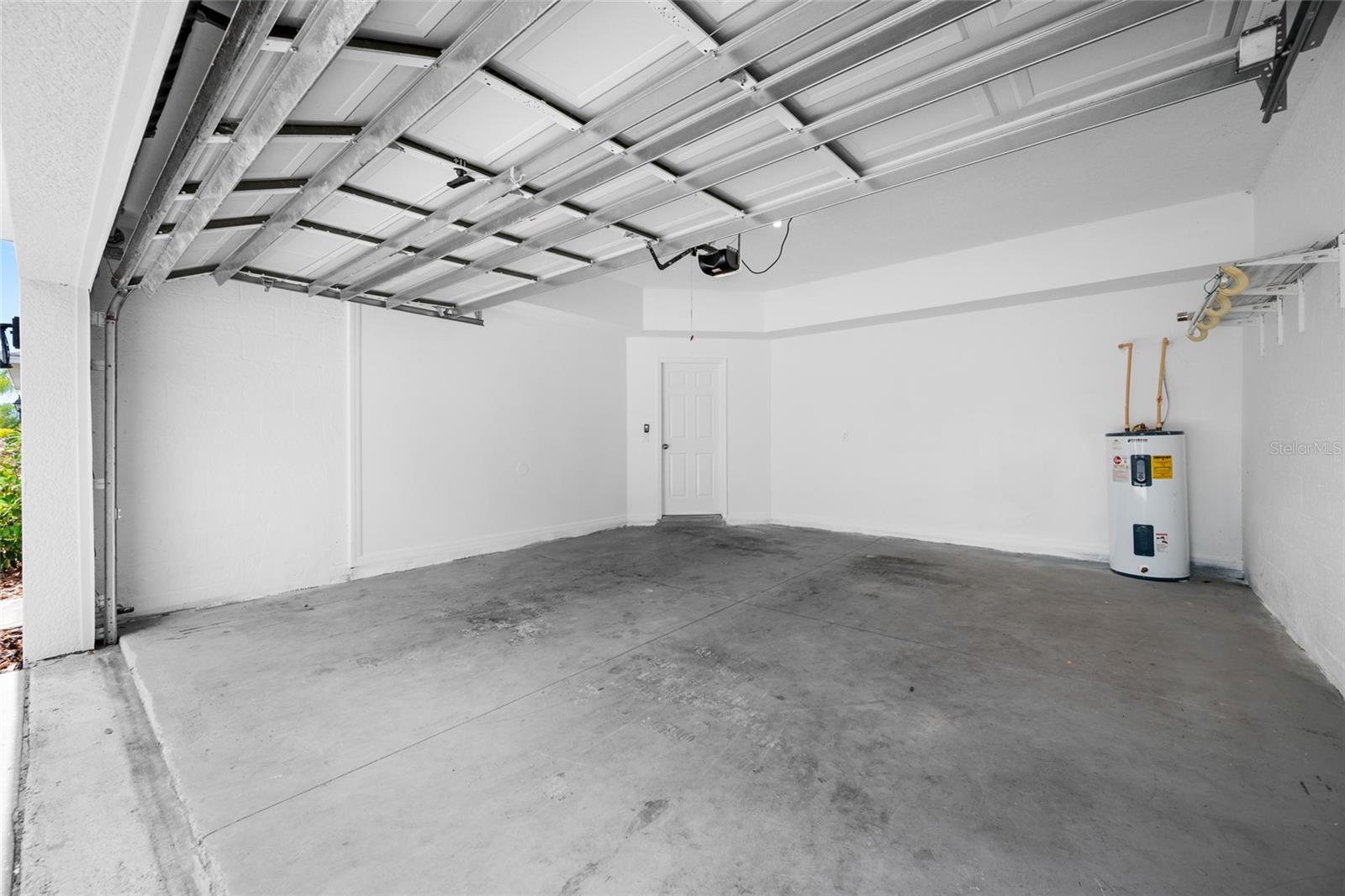 2227 ROANOKE SPRINGS DR, RUSKIN, FL, 33570