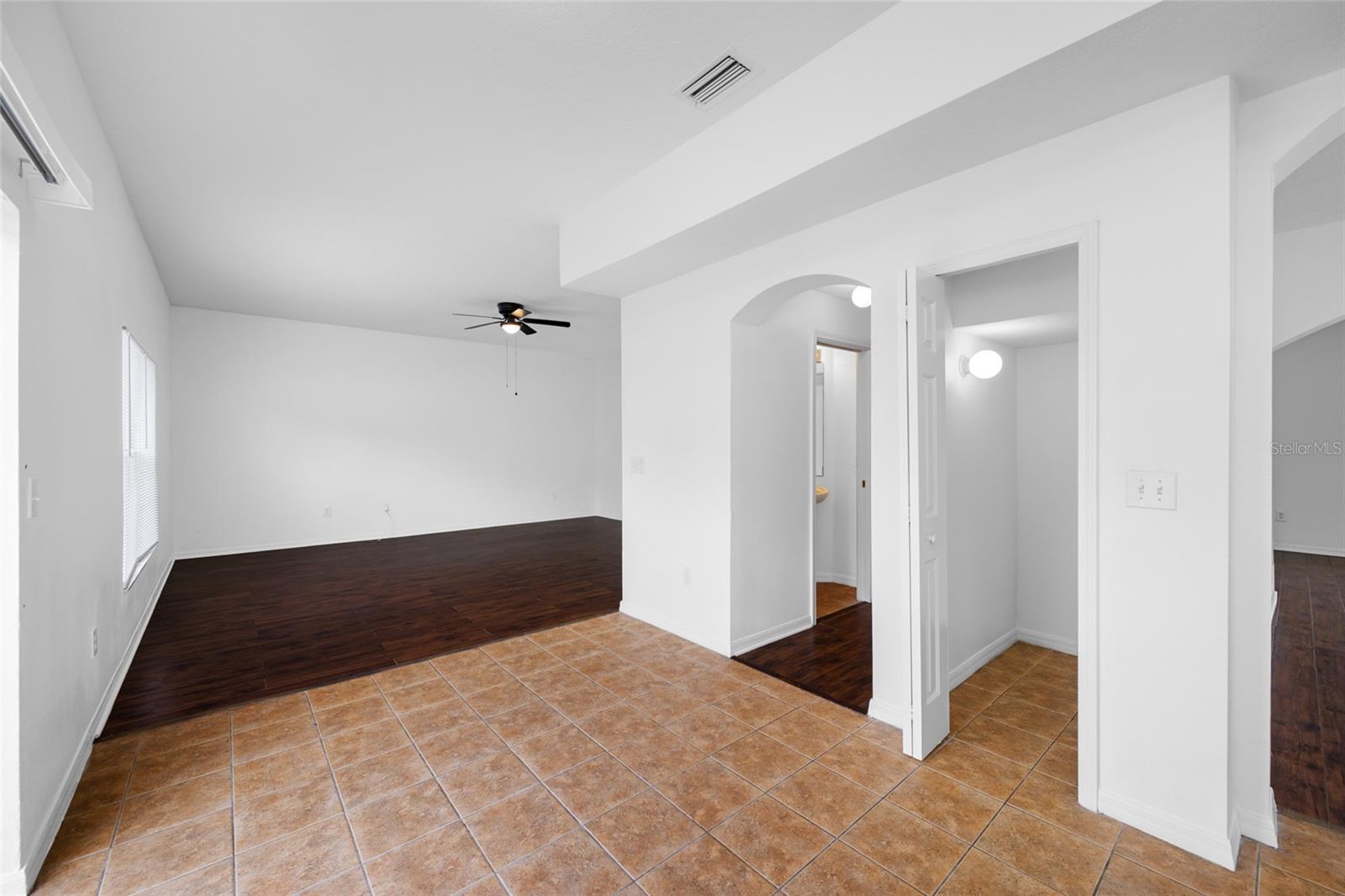 2227 ROANOKE SPRINGS DR, RUSKIN, FL, 33570