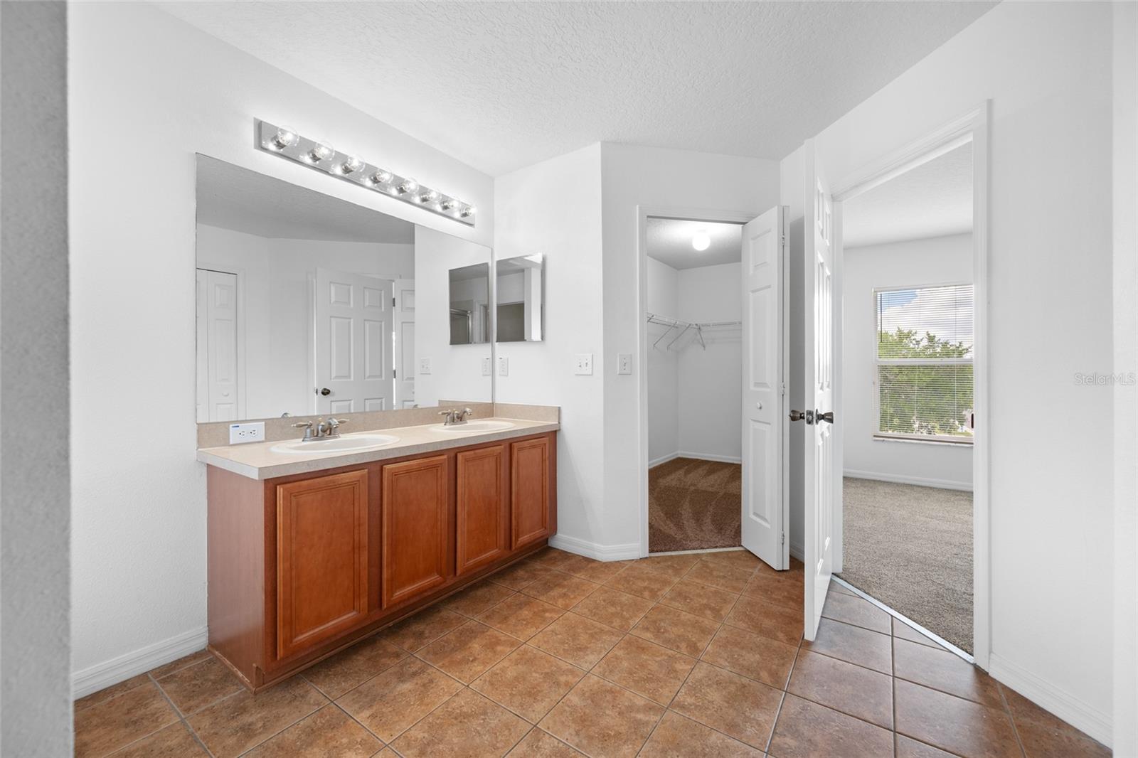 2227 ROANOKE SPRINGS DR, RUSKIN, FL, 33570
