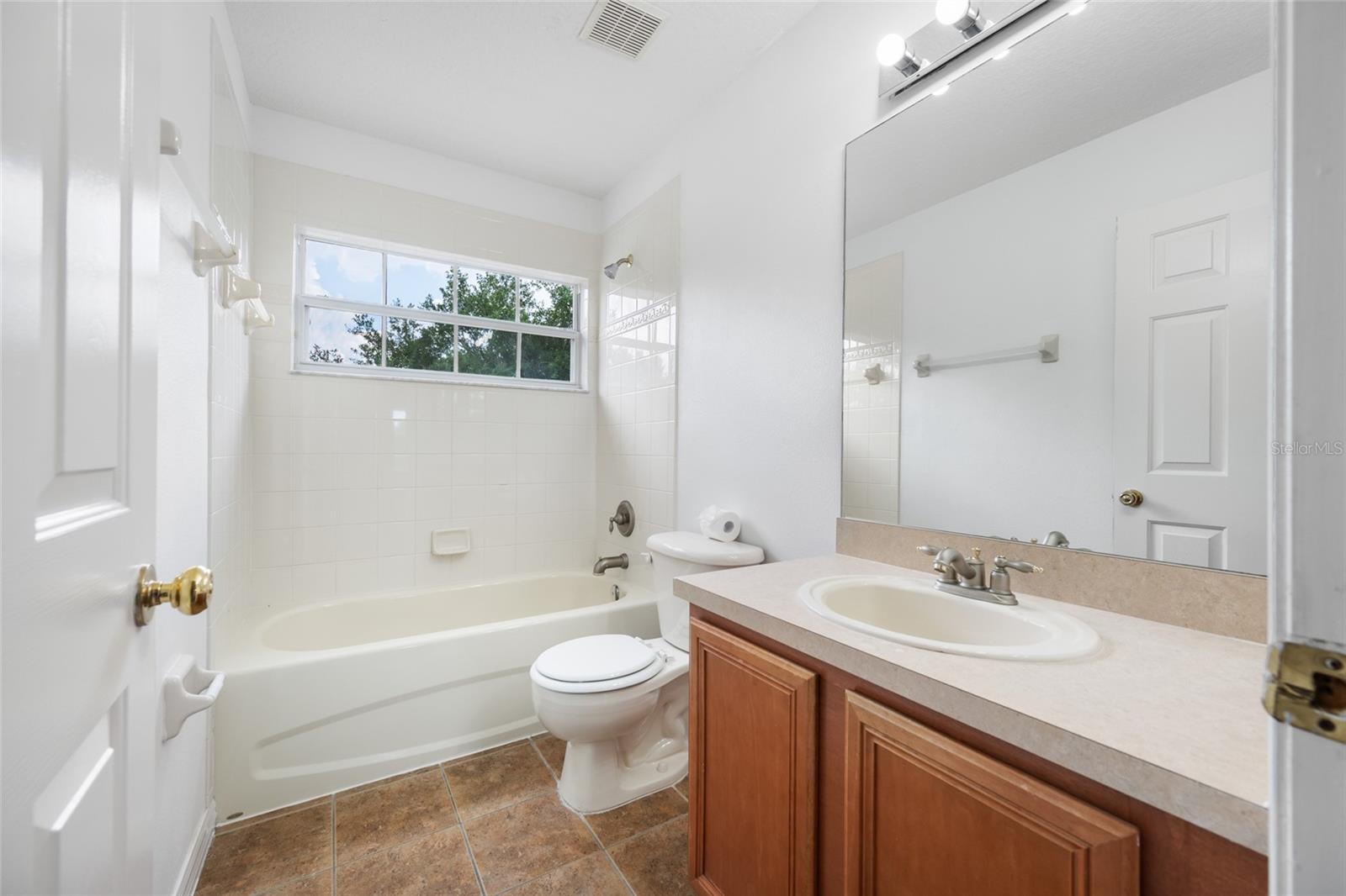 2227 ROANOKE SPRINGS DR, RUSKIN, FL, 33570