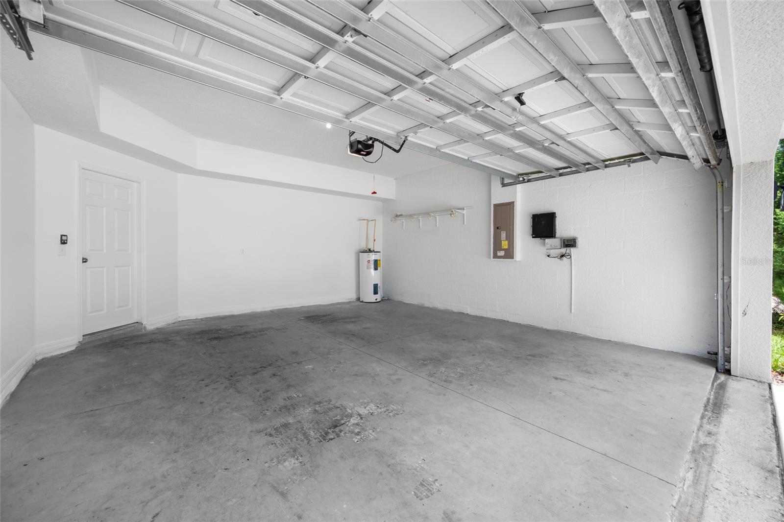 2227 ROANOKE SPRINGS DR, RUSKIN, FL, 33570
