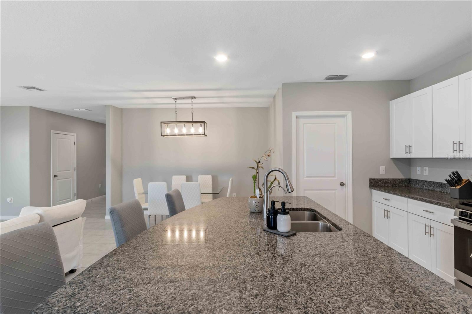 9440 LEMON DROP LOOP, SUN CITY CENTER, FL, 33573