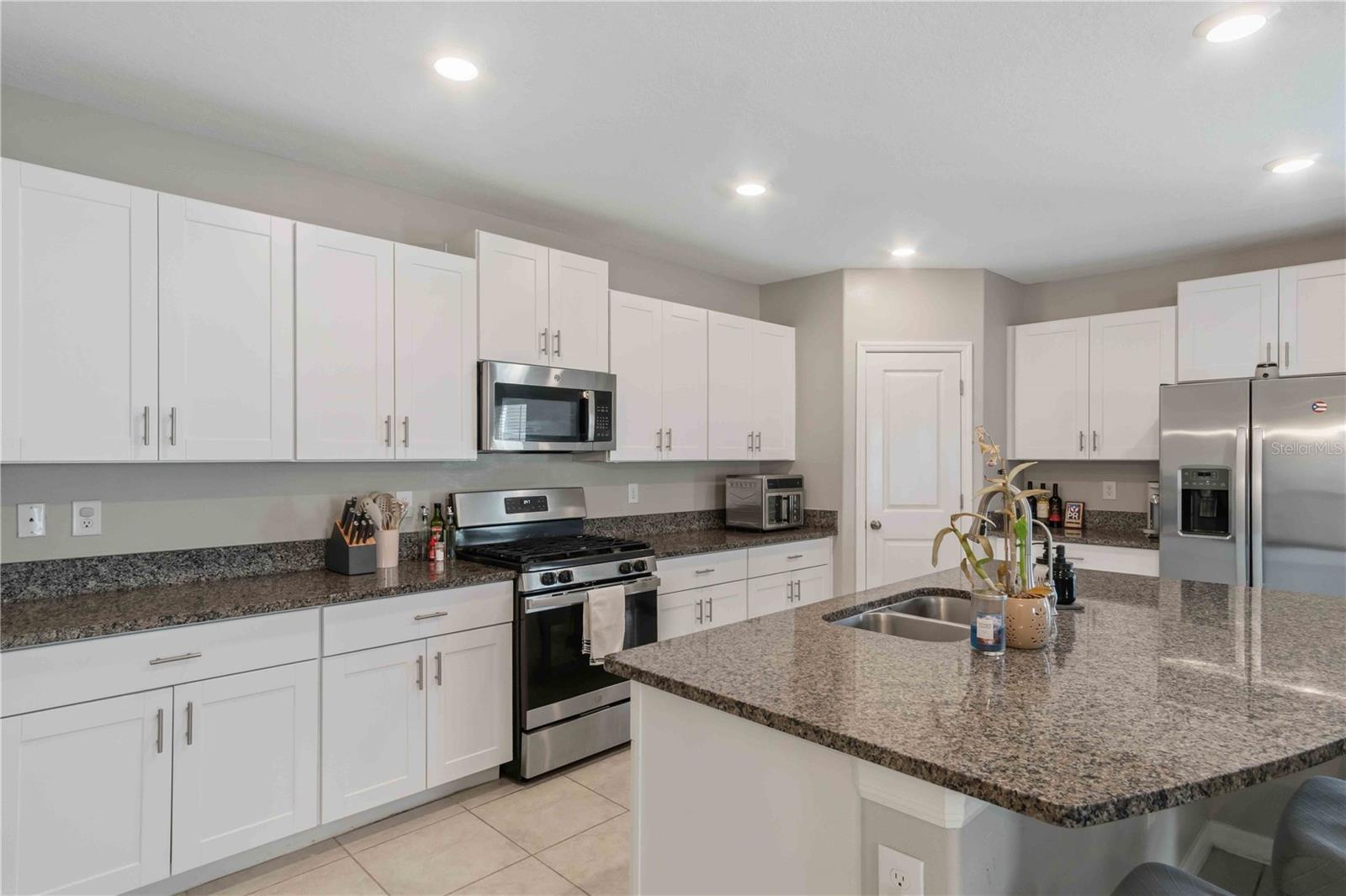 9440 LEMON DROP LOOP, SUN CITY CENTER, FL, 33573