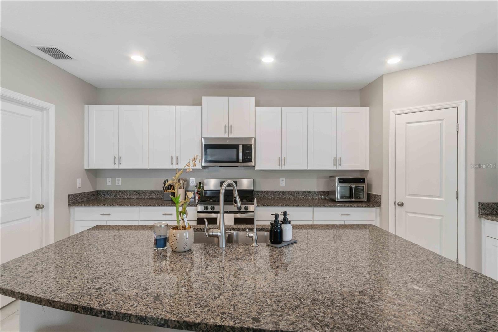 9440 LEMON DROP LOOP, SUN CITY CENTER, FL, 33573