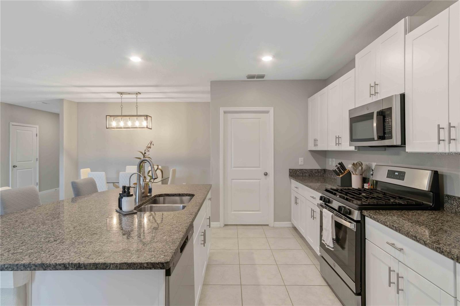 9440 LEMON DROP LOOP, SUN CITY CENTER, FL, 33573
