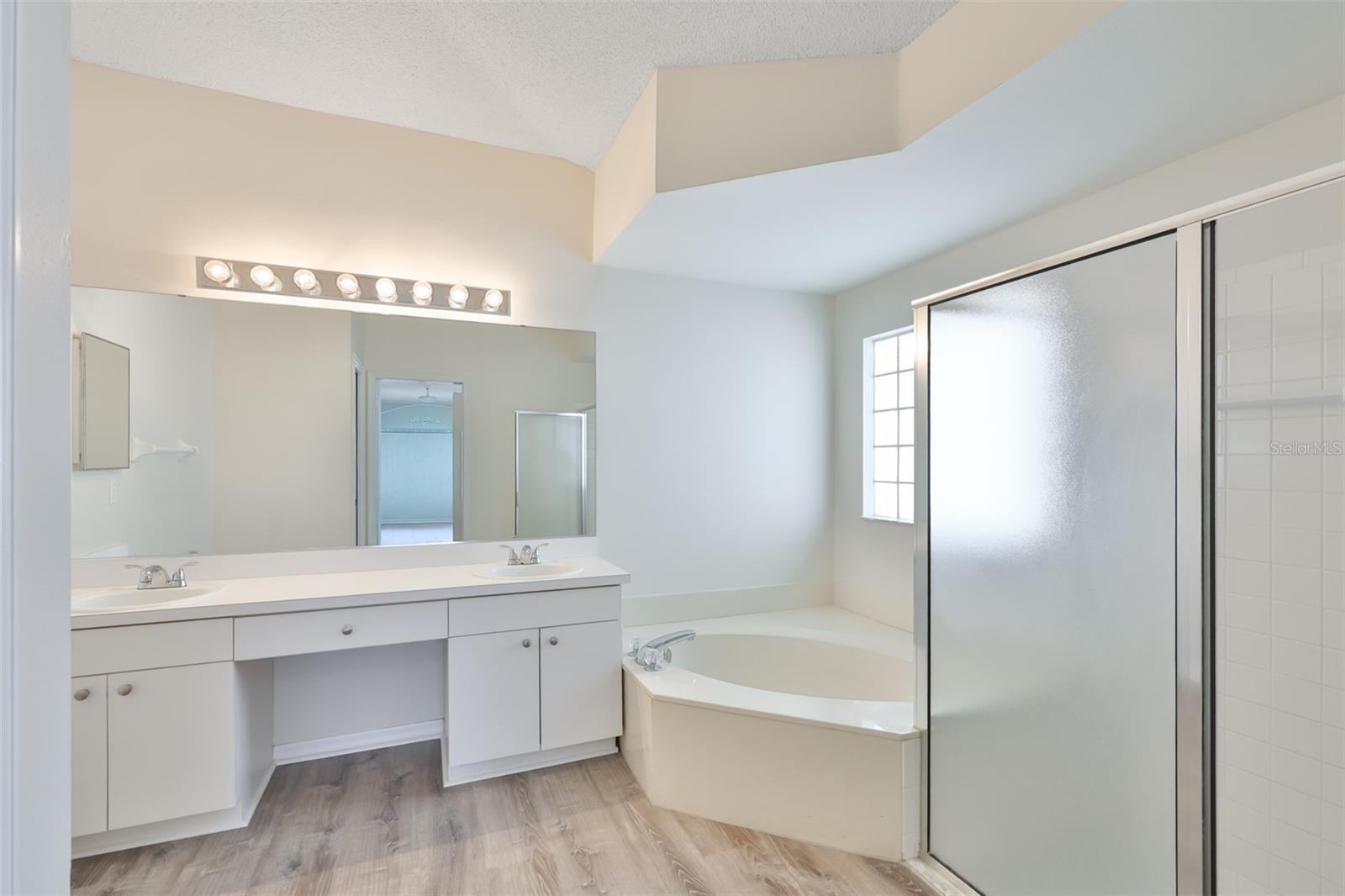 323 CALOOSA PALMS CT, SUN CITY CENTER, FL, 33573