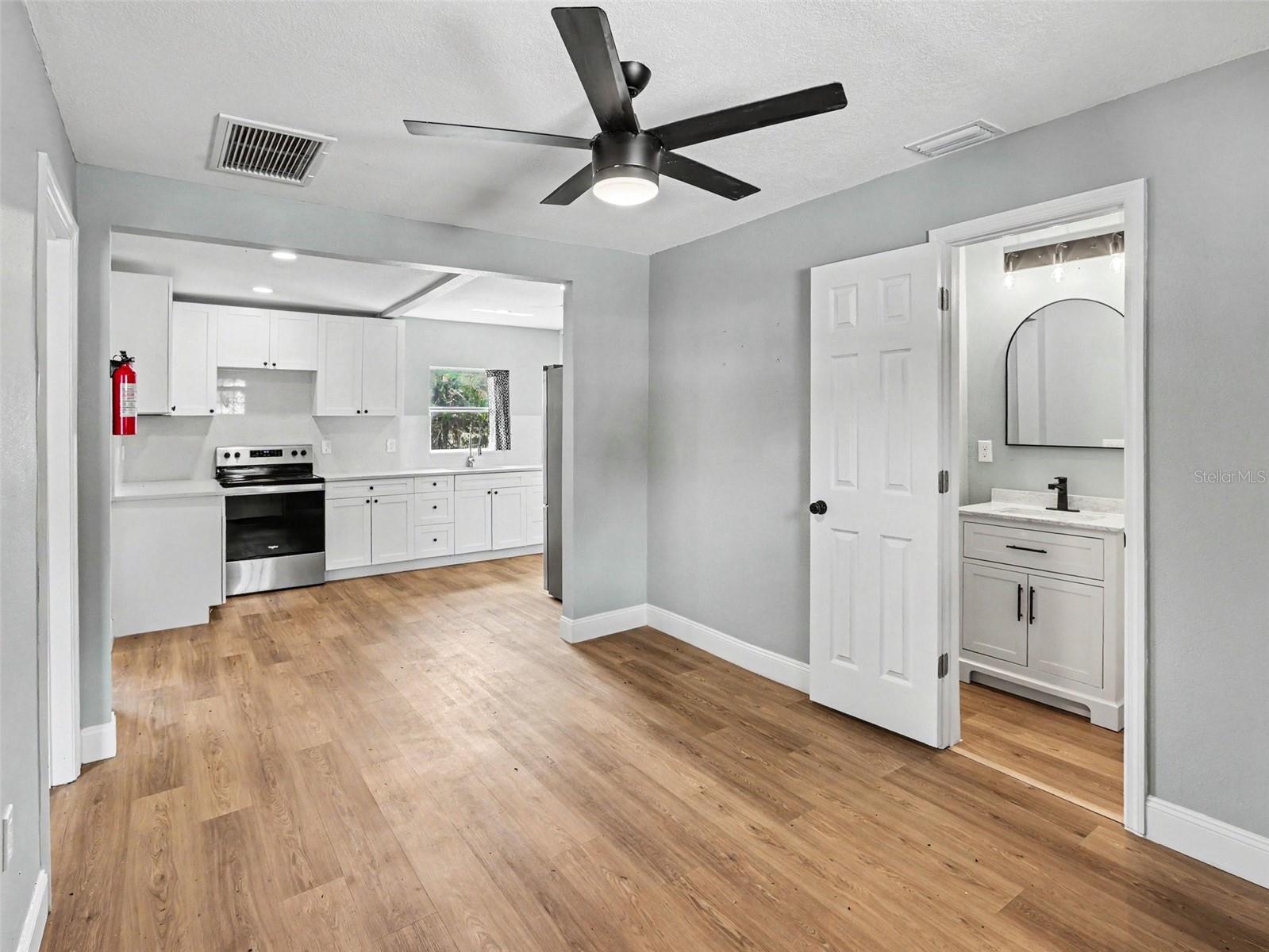 38702 SOUTH AVE, ZEPHYRHILLS, FL, 33542