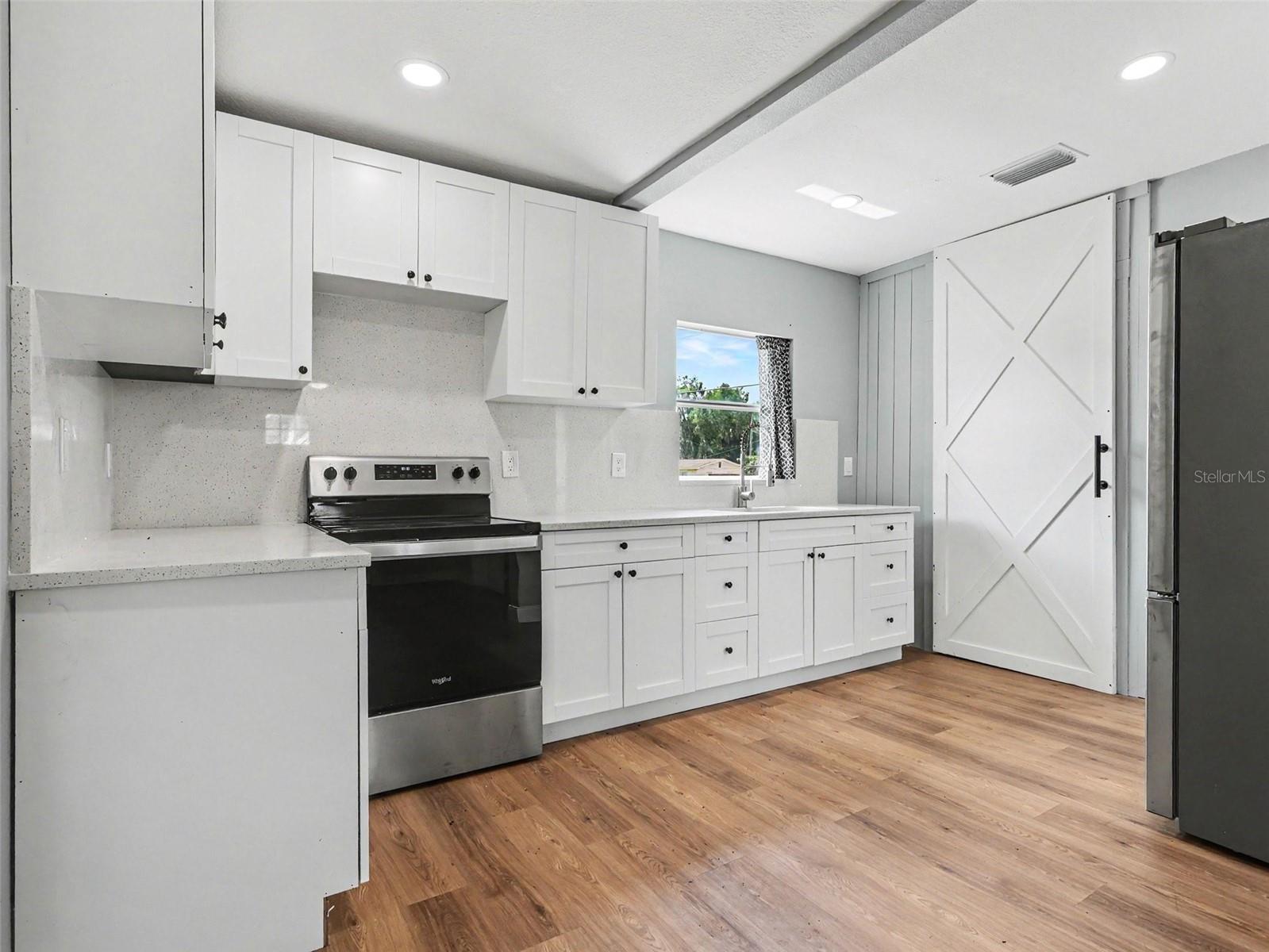 38702 SOUTH AVE, ZEPHYRHILLS, FL, 33542