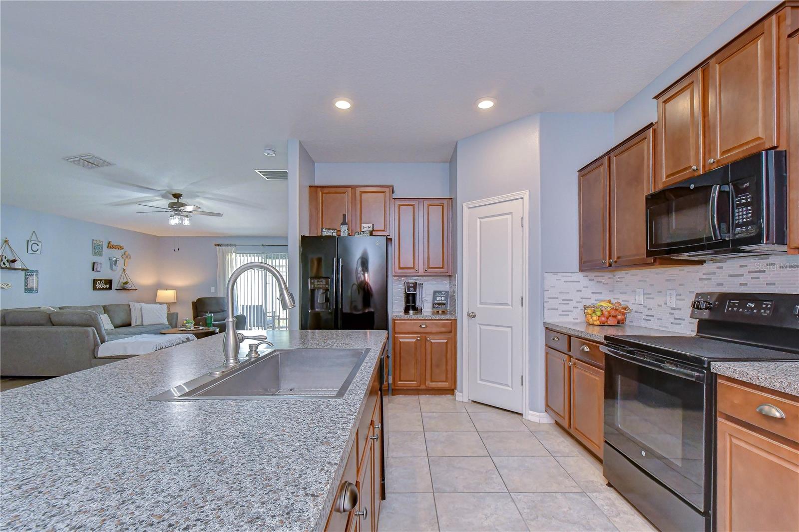 6820 HAZELNUT SPICE DR, SUN CITY CENTER, FL, 33573