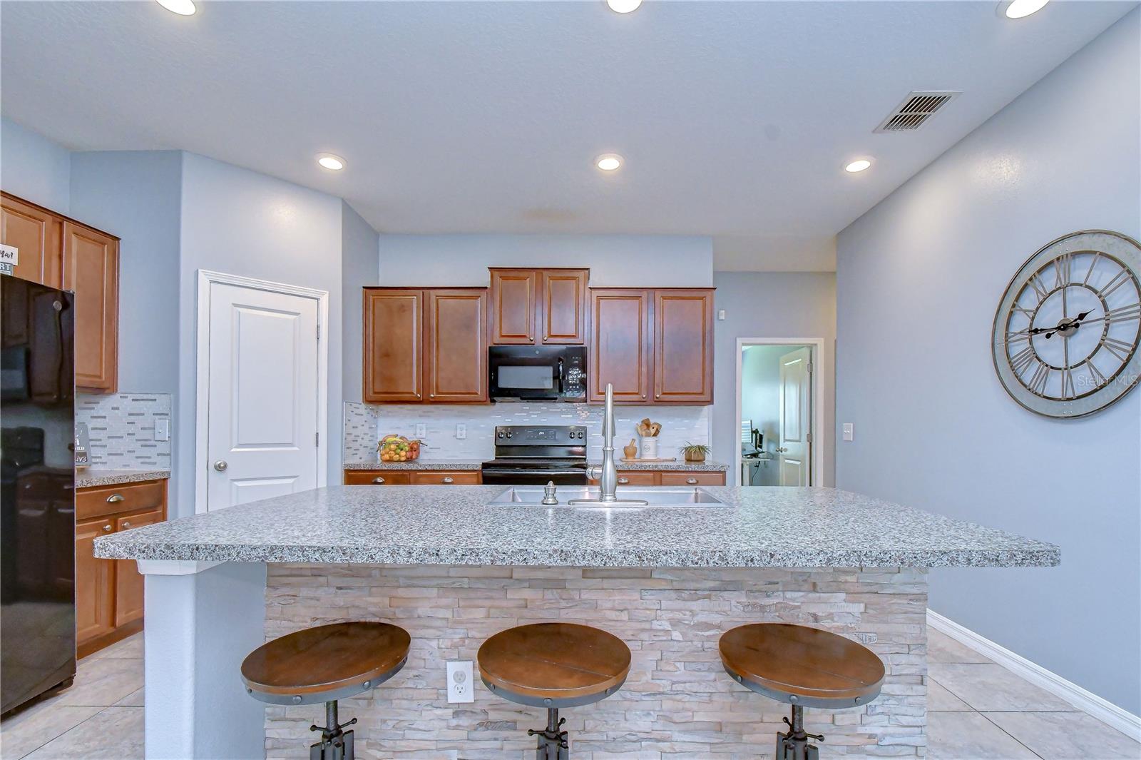 6820 HAZELNUT SPICE DR, SUN CITY CENTER, FL, 33573