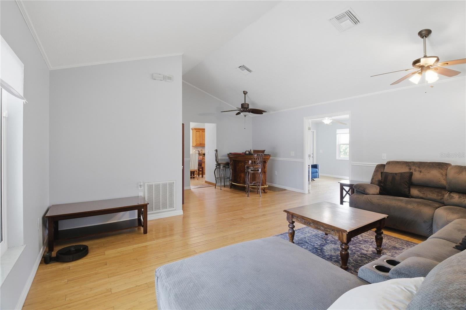 602 LAKE DR, SEBASTIAN, FL, 32958