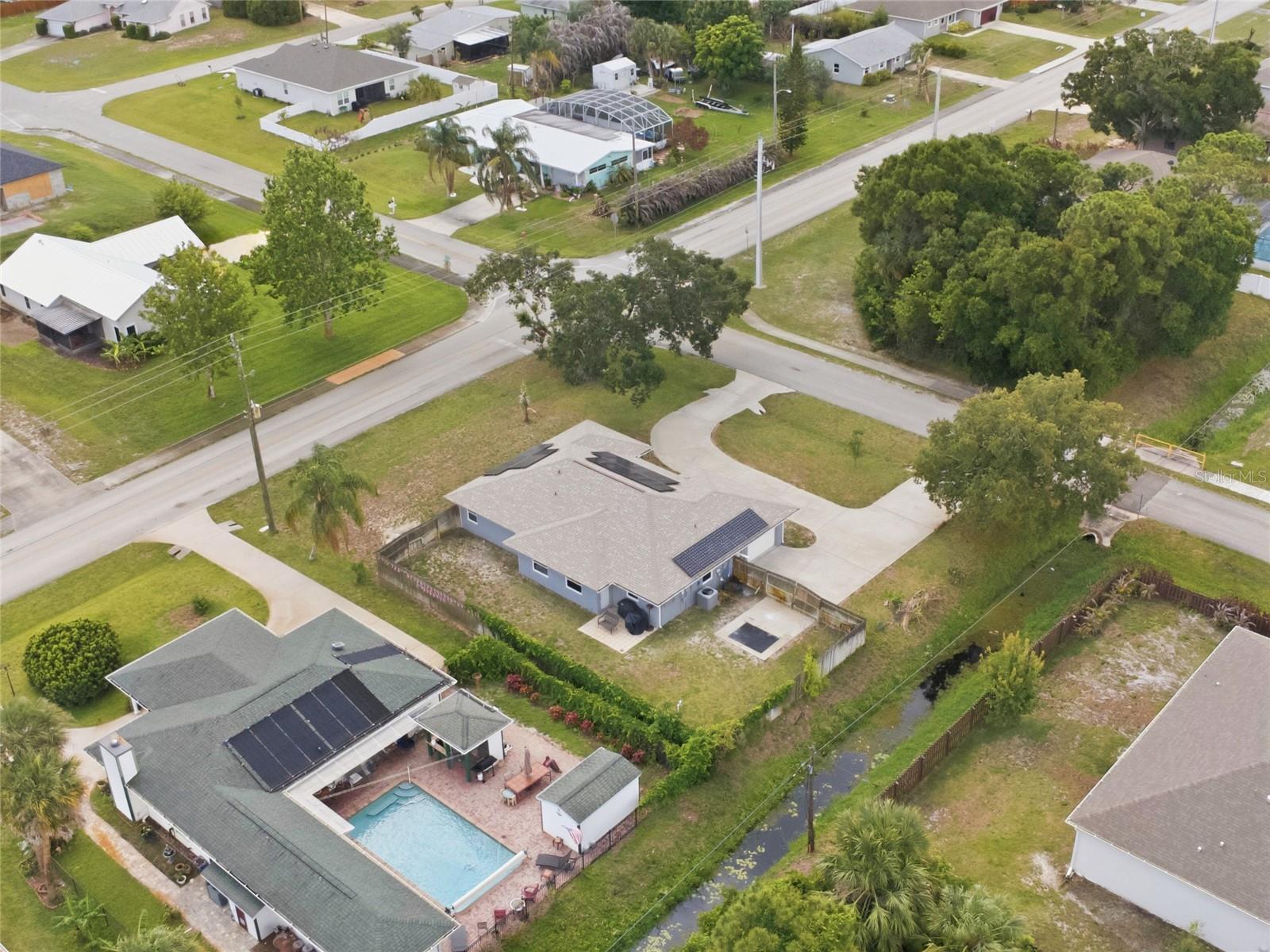 602 LAKE DR, SEBASTIAN, FL, 32958