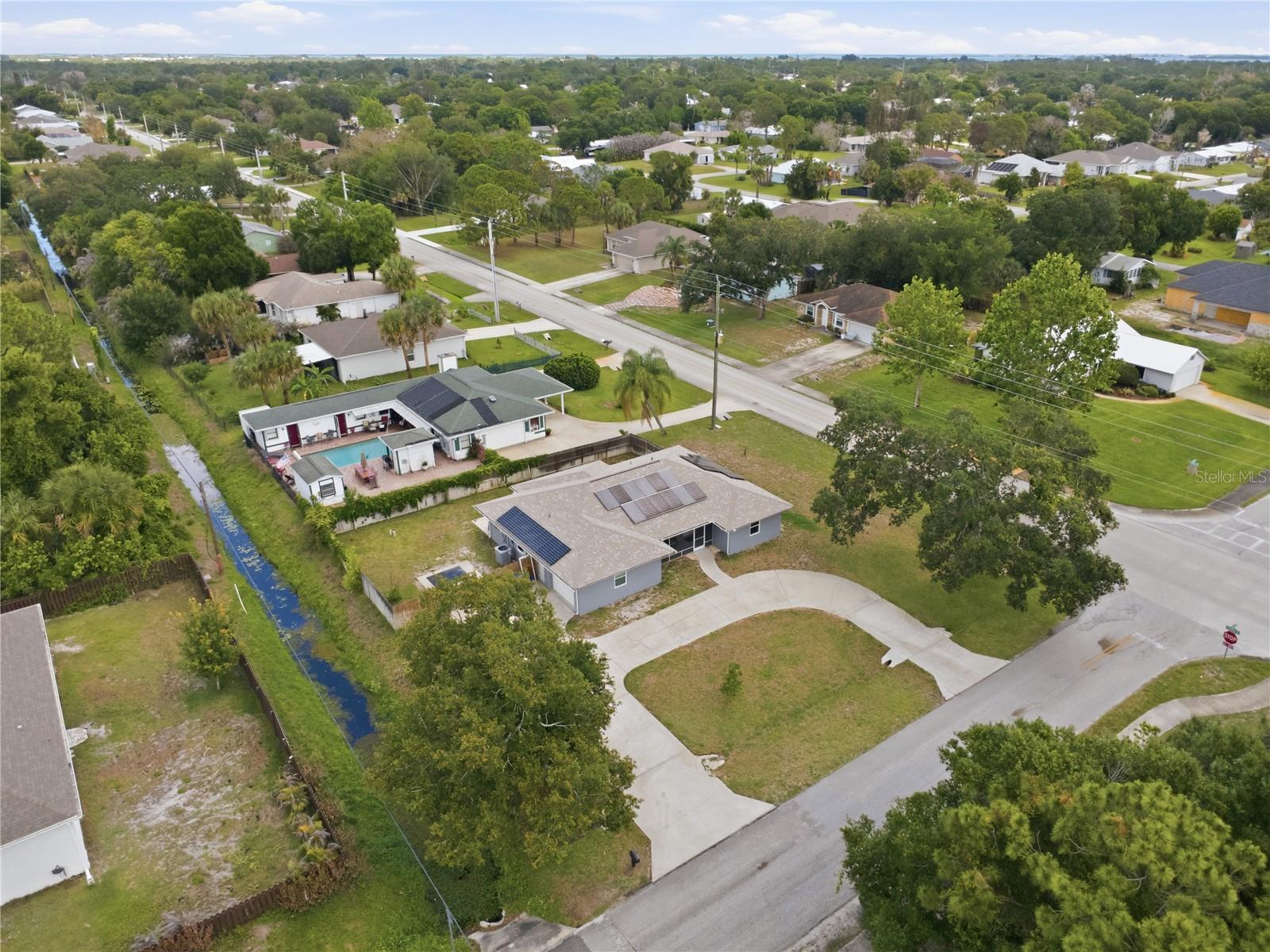 602 LAKE DR, SEBASTIAN, FL, 32958