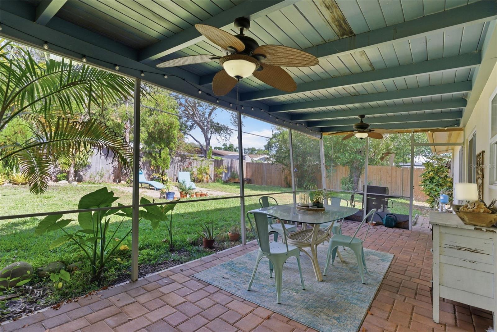 2050 DUNSTON COVE RD, CLEARWATER, FL, 33755