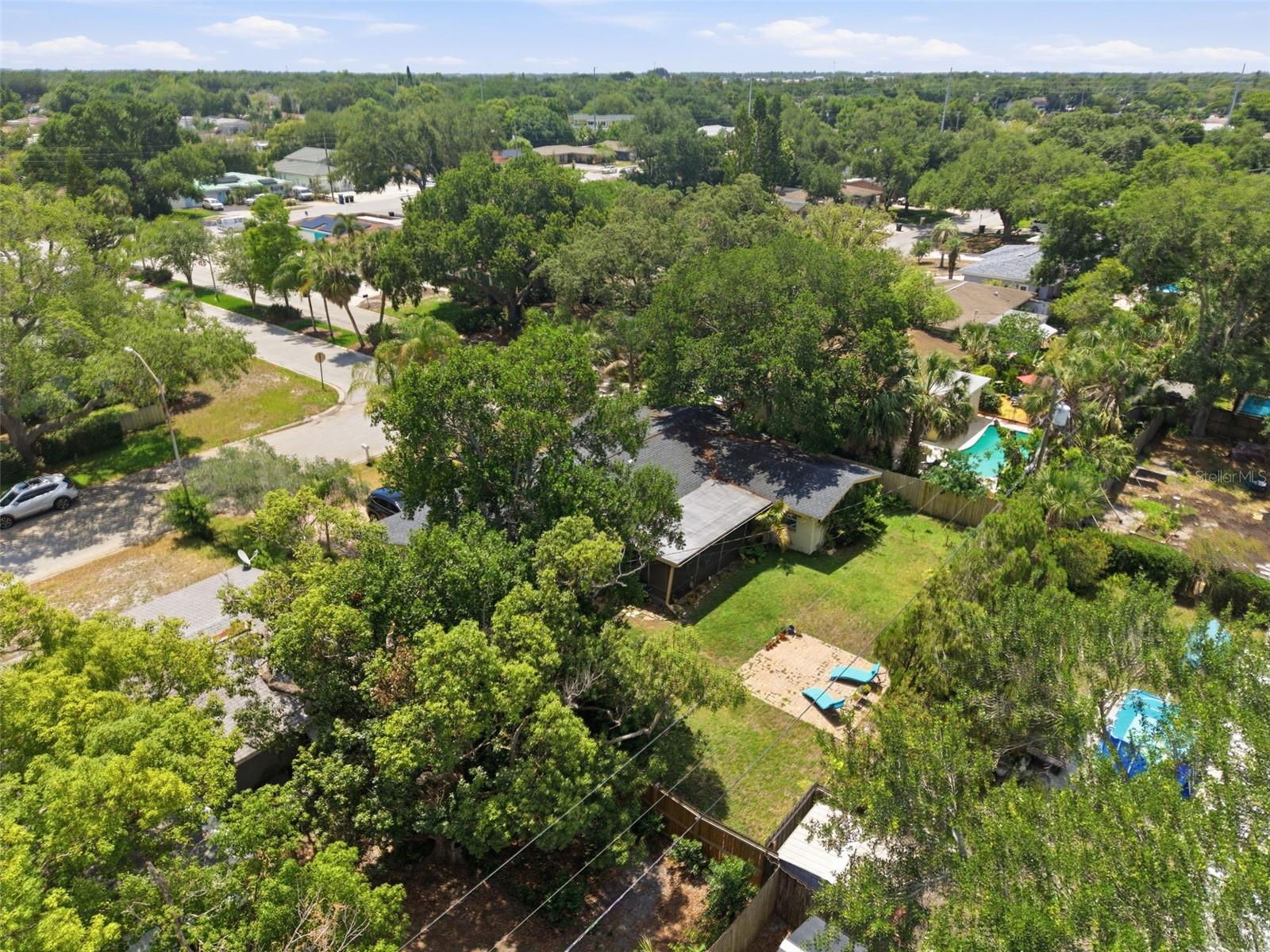 2050 DUNSTON COVE RD, CLEARWATER, FL, 33755