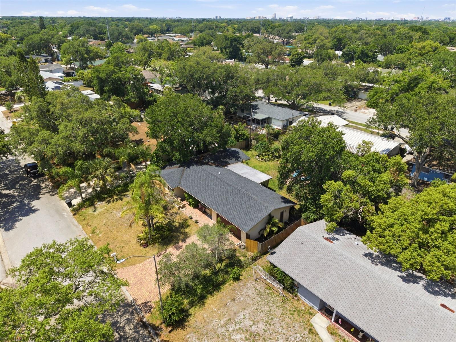 2050 DUNSTON COVE RD, CLEARWATER, FL, 33755
