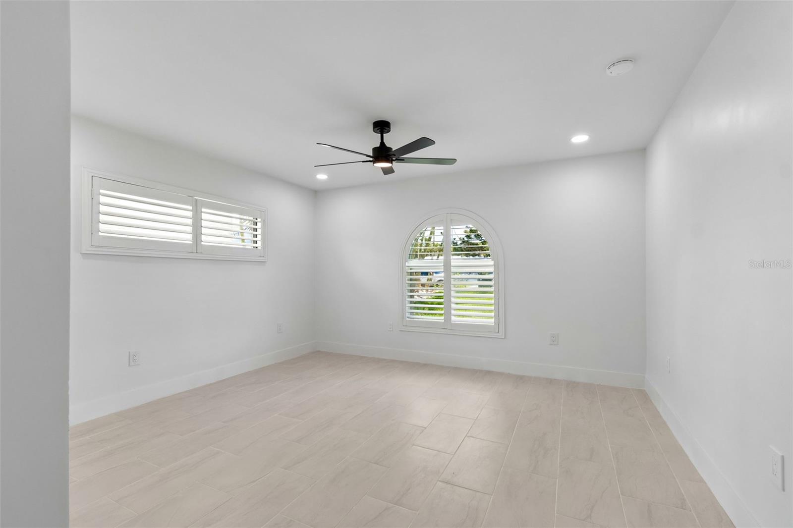 10238 TARPON DR, TREASURE ISLAND, FL, 33706