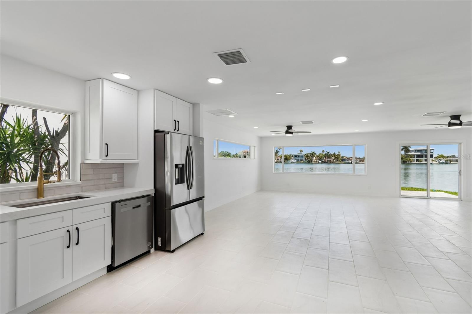 10238 TARPON DR, TREASURE ISLAND, FL, 33706
