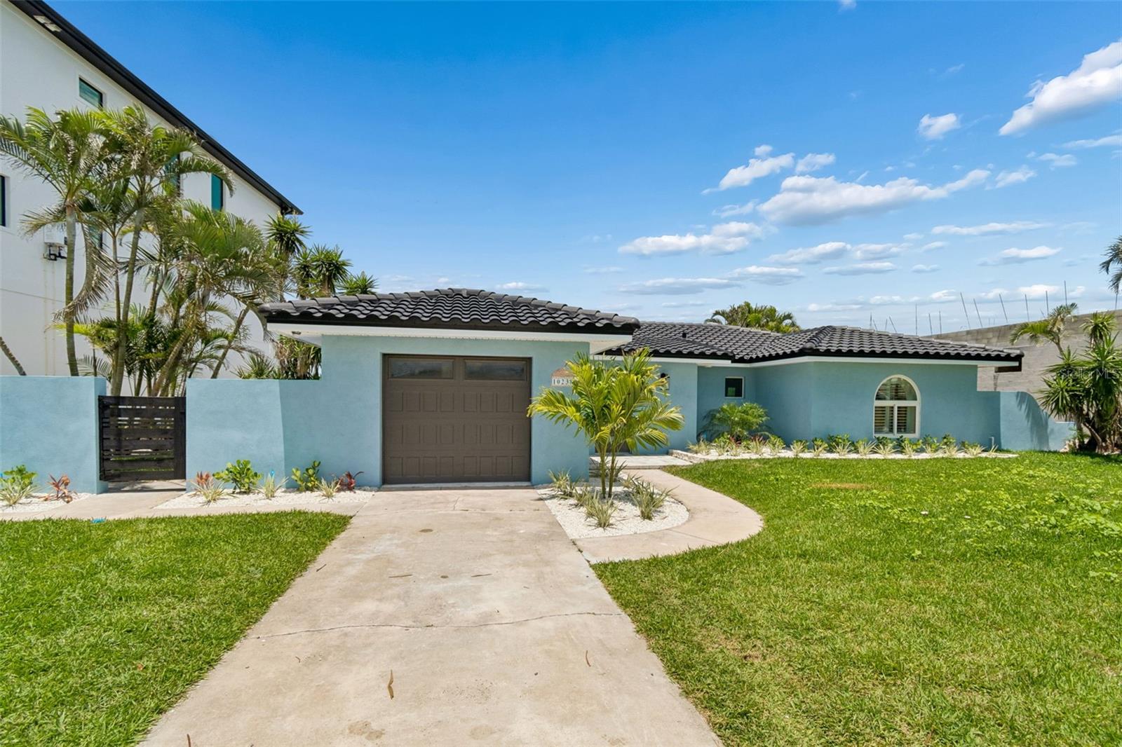 10238 TARPON DR, TREASURE ISLAND, FL, 33706
