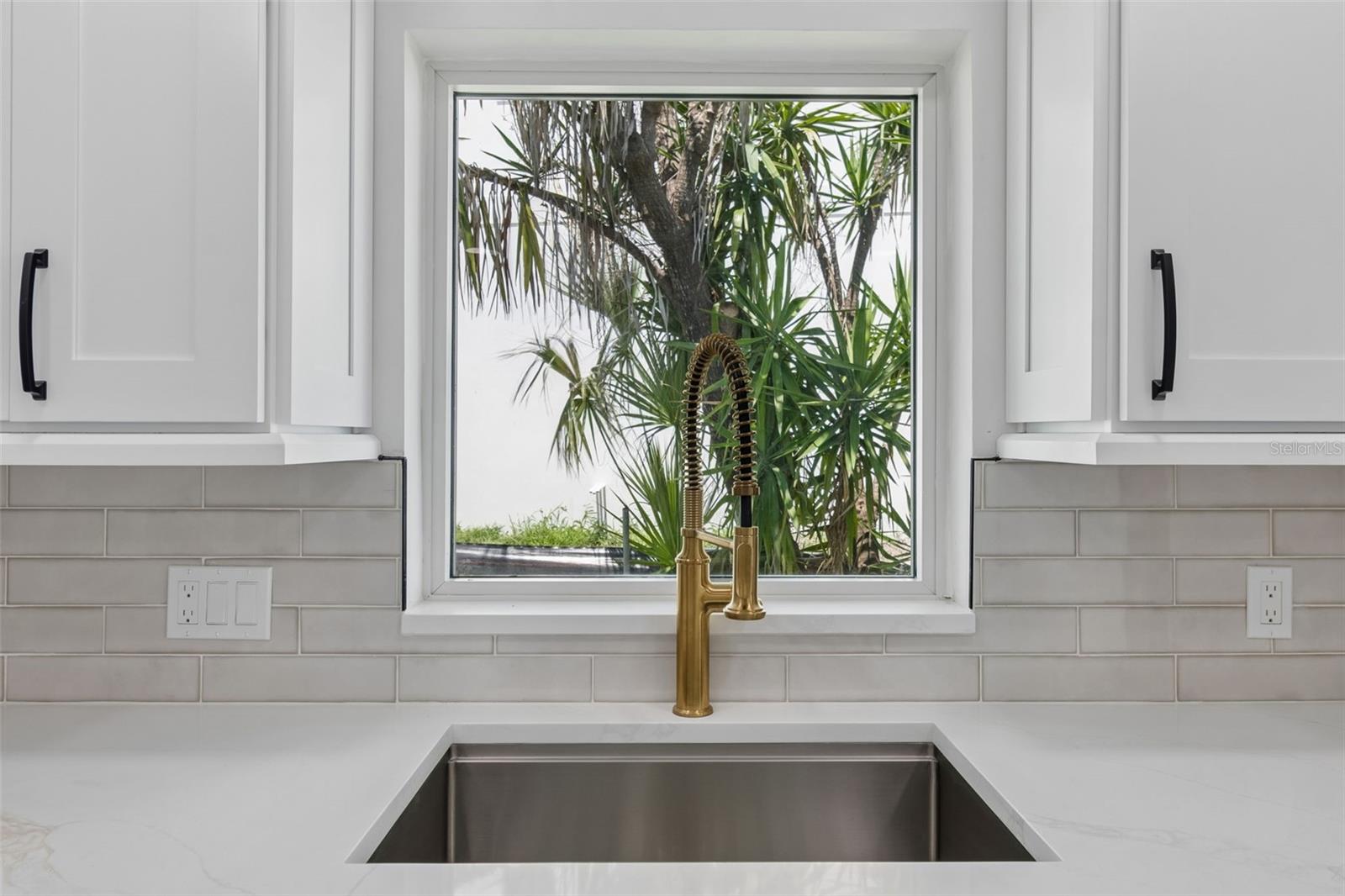 10238 TARPON DR, TREASURE ISLAND, FL, 33706